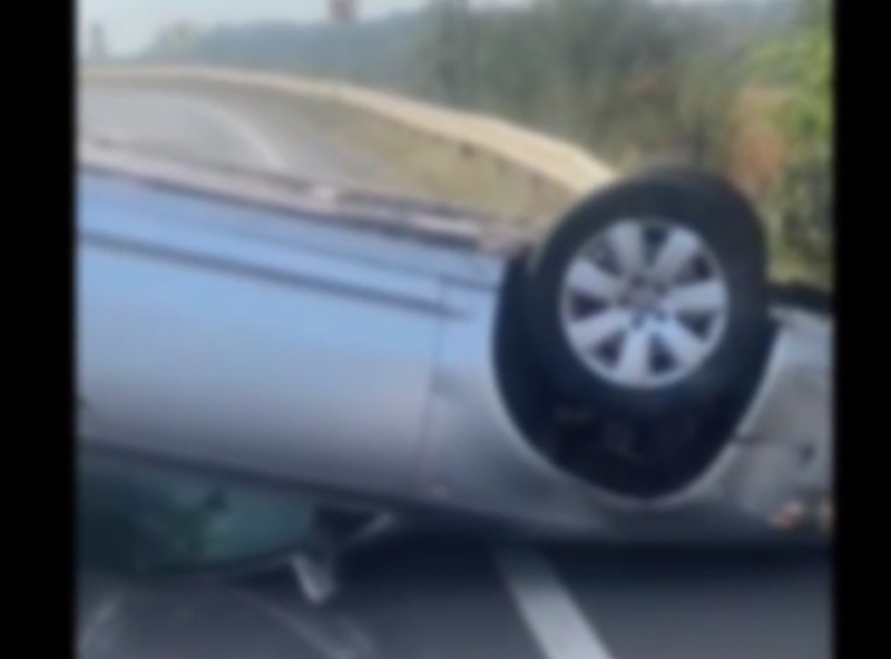 Un accident auto fatal la Leţcani: o persoană a decedat și trei au fost duse la spital după răsturnarea unei mașini.