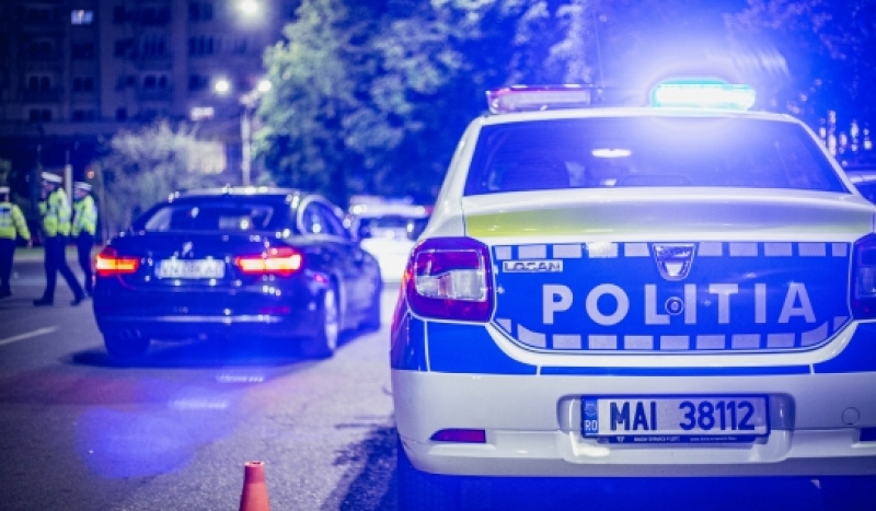 Polițiști din Arad răniți în urma unui accident între autospecialele ce urmăreau o mașină