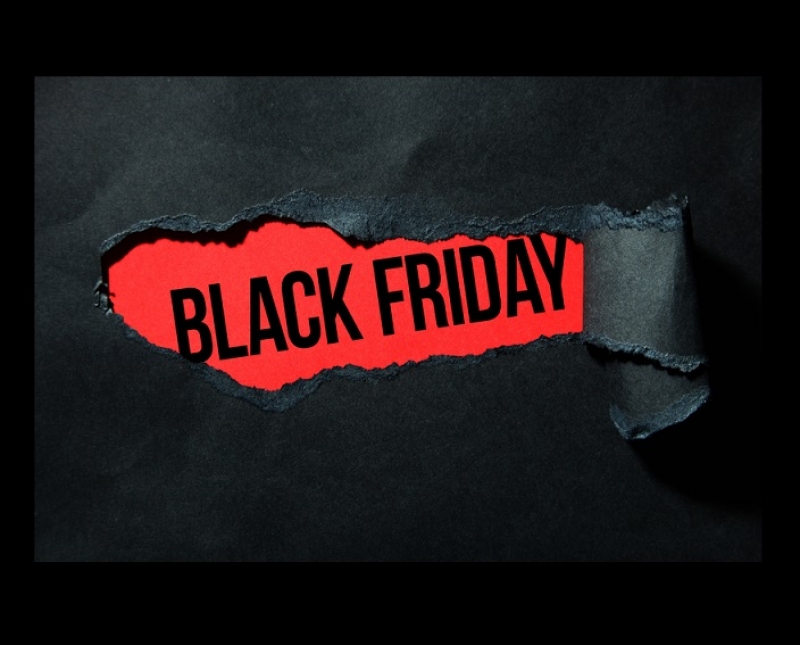 Vigilență sporită de Black Friday: clienții pot ajunge pe site-uri care le clonează cardurile