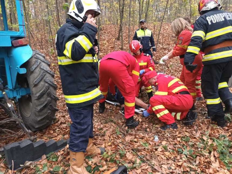Pe E60, între Acăţari şi Văleni, o tamponare frontală a rezultat în trei persoane rănite.