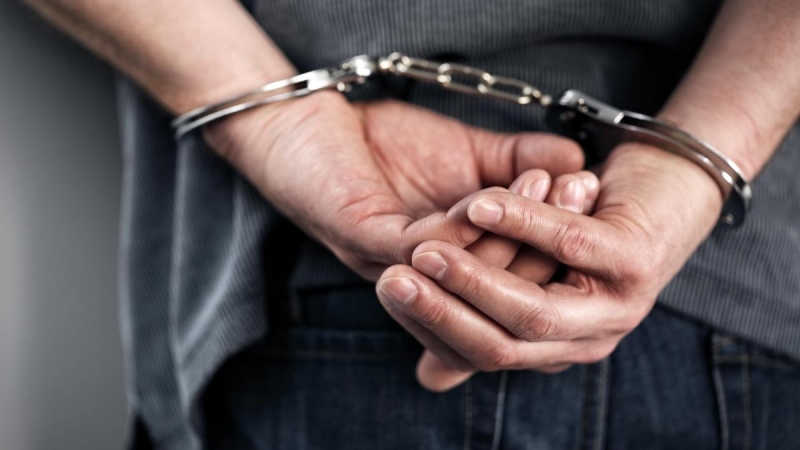 Un bărbat în vârstă de 32 de ani a fost arestat pentru agresiune sexuală comisă asupra unei femei într-un pasaj pentru pietoni.