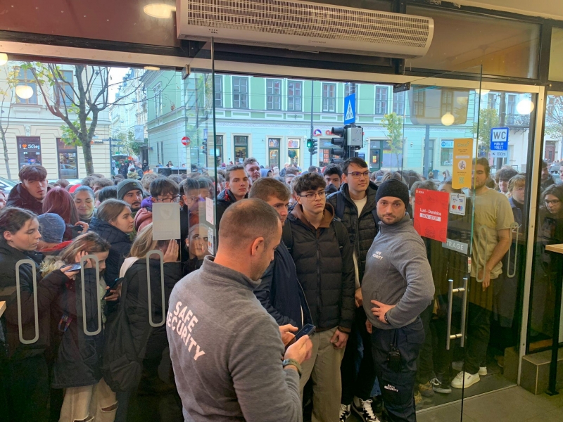 Locuitorii din Cluj s-au înghesuit pentru o șaorma oferită gratuit