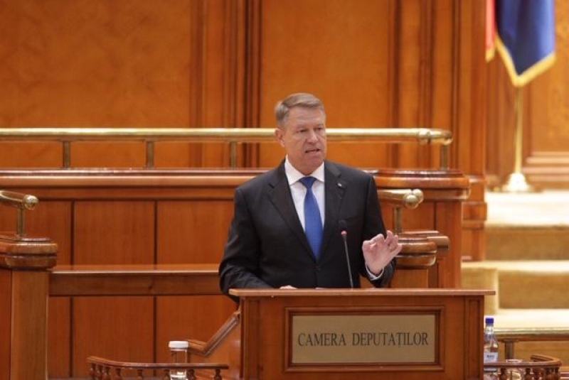 Președintele Klaus Iohannis oprește o altă lege adoptată de Parlament și sesizează CCR