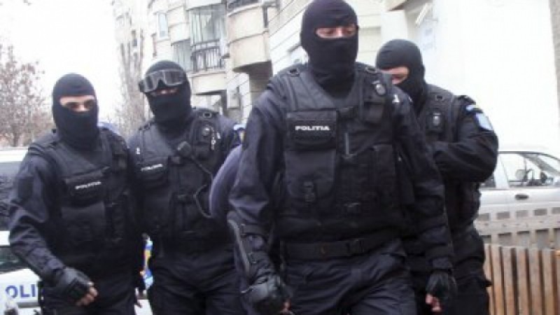 Descinderi masive în București și alte 9 județe - Numeroase percheziții legate de două dosare penale