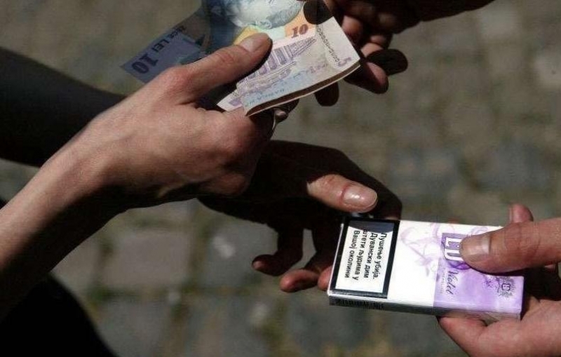 Un bărbat din Bulgaria este investigat pentru încercarea de a aduce ilegal în România peste 20.000 de țigarete.