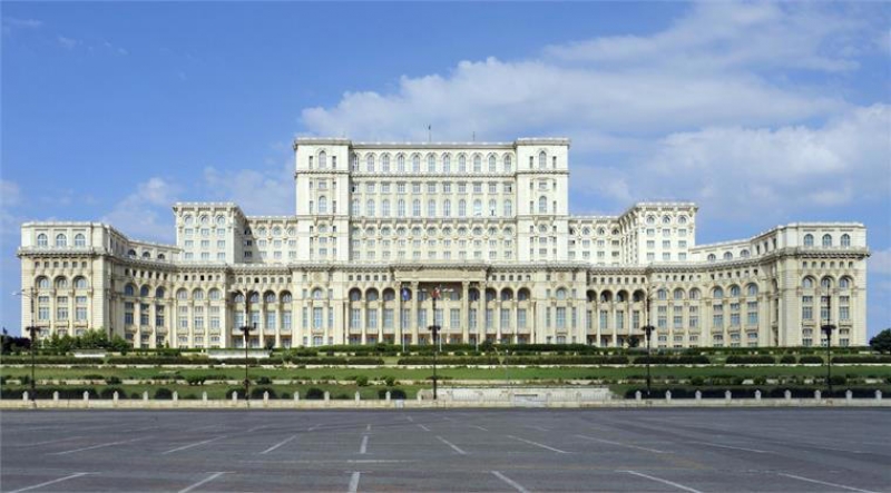 Sondaj: Cine se bucură de cea mai mare încredere din partea românilor. Guvernul și Parlamentul rămân la coada clasamentului.