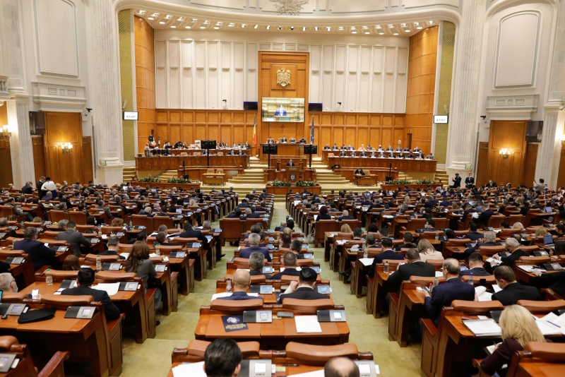 Camera Deputaților a adoptat legea pentru creșteri salariale ale angajaților de la CAS.
