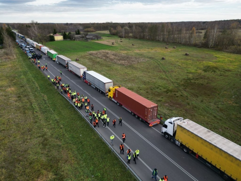 Delir: 3.000 de camioane din Ucraina sunt blocate la frontiera cu Polonia, datorită unui protest al conducătorilor auto polonezi