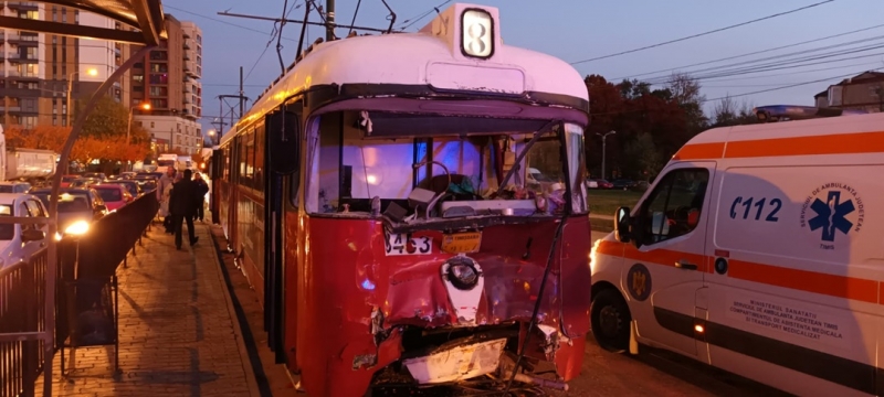 VIDEO | Două tramvaie se ciocnesc violent lângă Spitalul Județean Timișoara