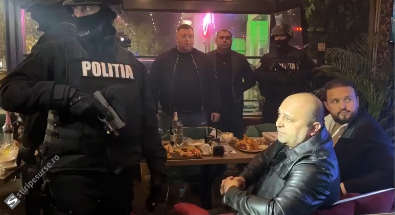 VIDEO - Secvența în care Aurel și Emil, interlopii lui Caran, sunt arestați la o festivitate în București