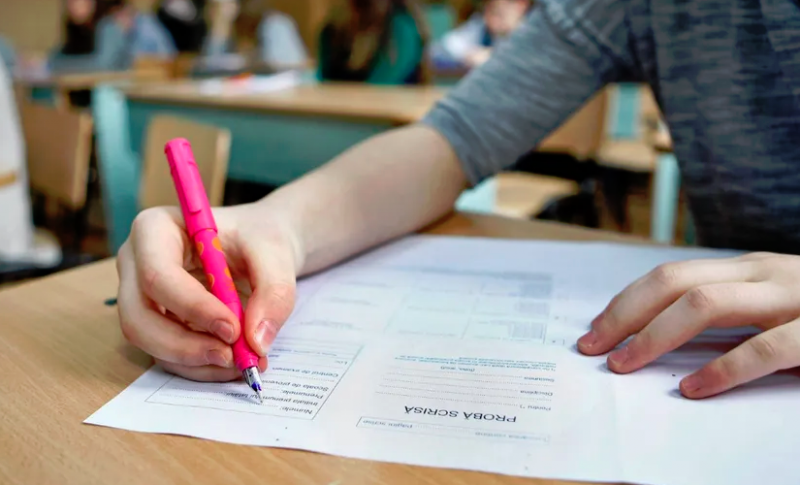 Rezultate dezastruoase la simularea Evaluării Naționale: Doar 40% dintre elevii de clasa a VIII-a au trecut examenul de matematică