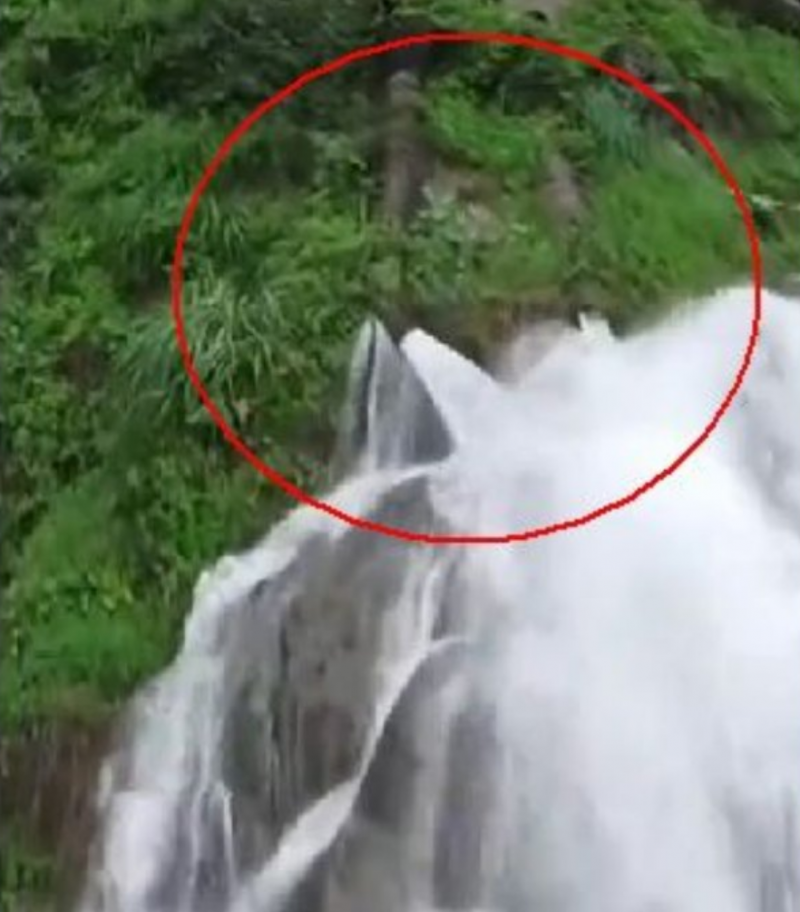 Controversă mare legată de Cascada Yuntai: metodele prin care turiștii sunt înșelați de chinezi atunci când doresc să o viziteze.